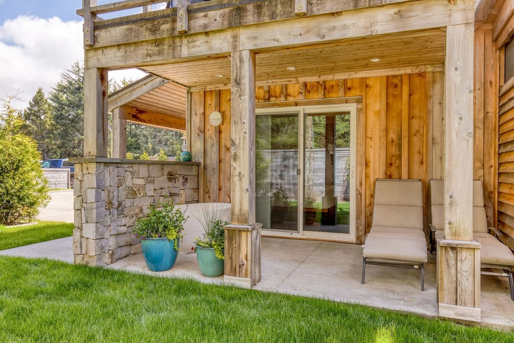 Boutique Cabin Design Luxury Hot Tub Path to Beach