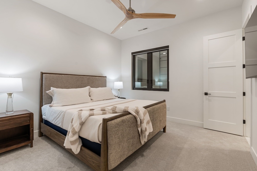 Lula Bay Lagoon House 8 Bedroom Home
