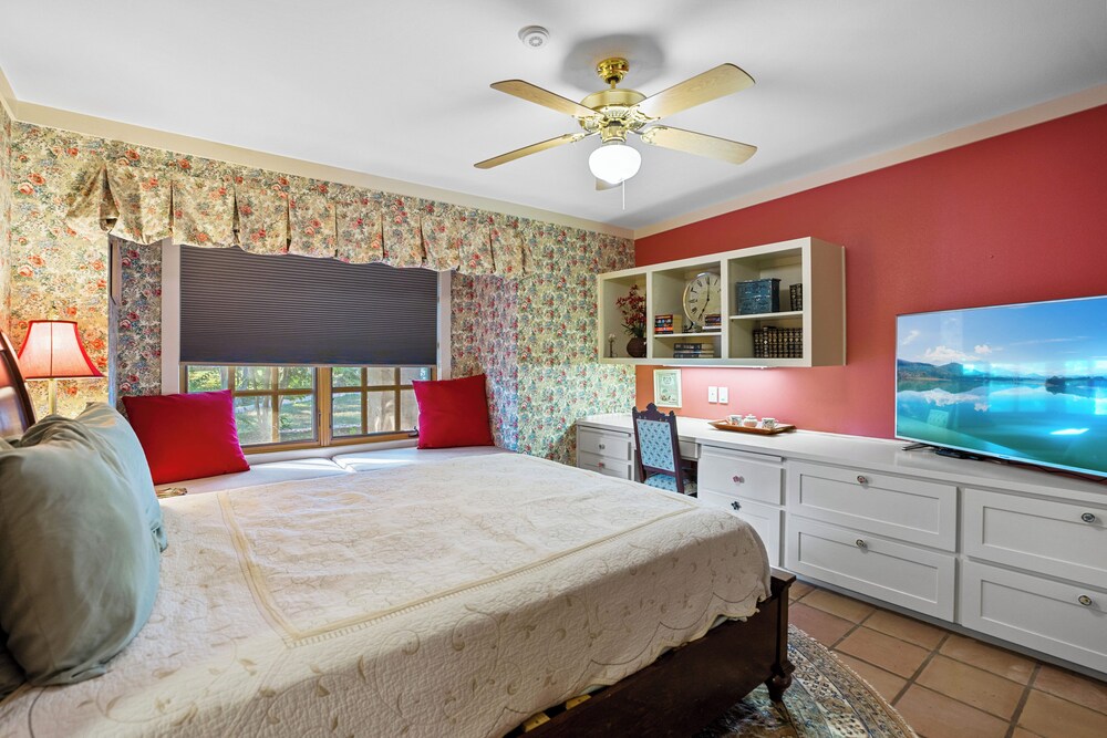 7br Home w/ Pool - Perfect for Family Reunions view 2