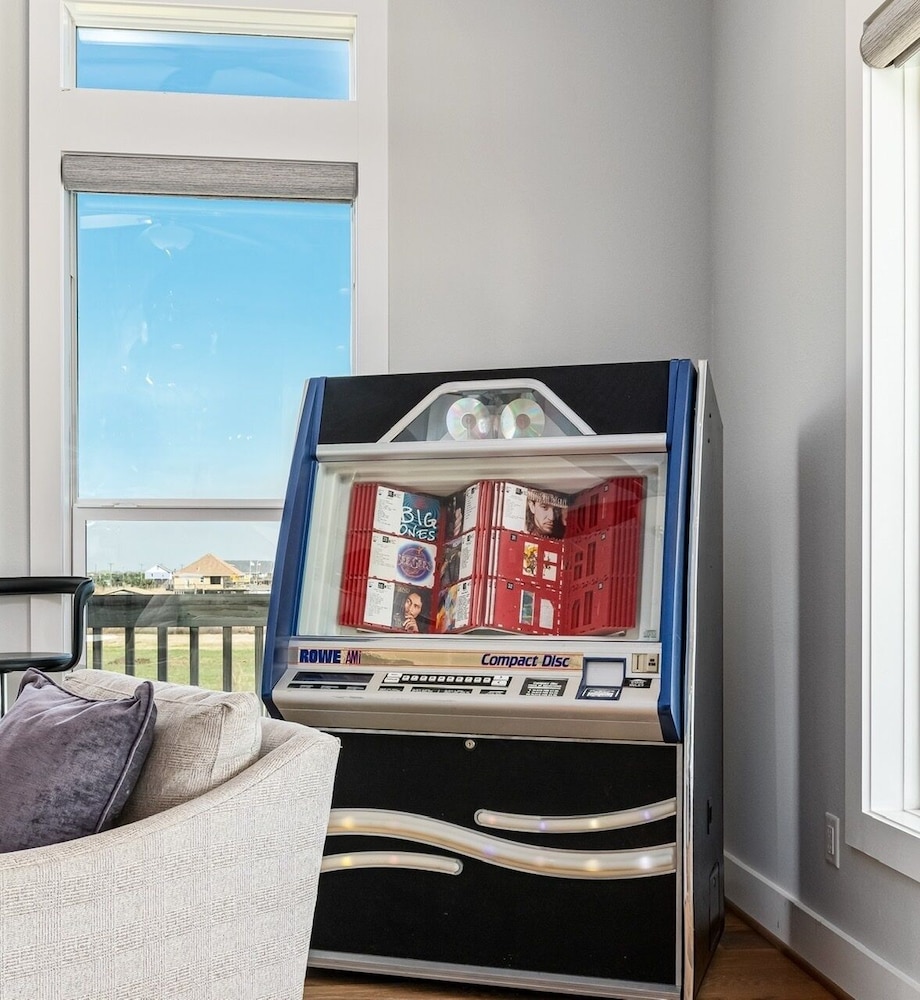 Deja Blue 5 Bedroom Home by RedAwning