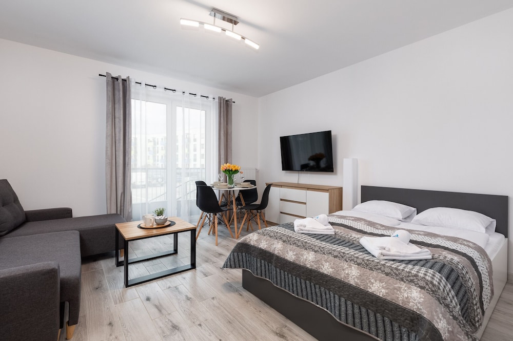 Cosy Łużycka Studio by Renters view 3