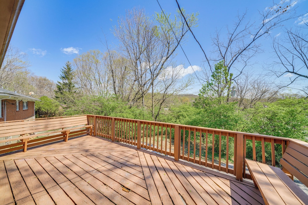4 Mi to Churchill Downs: Updated Retreat w/ Deck!