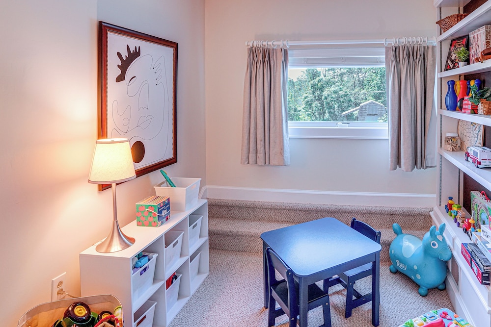 Family-friendly Richmond Cottage w/ Private Yard