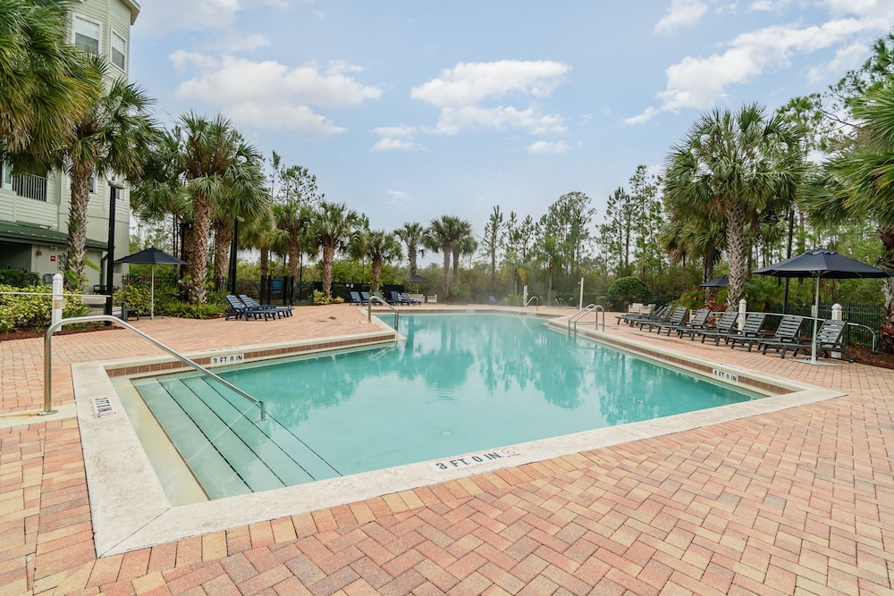 Upstay Modern 3BR Condo Pool Patio Near Disney