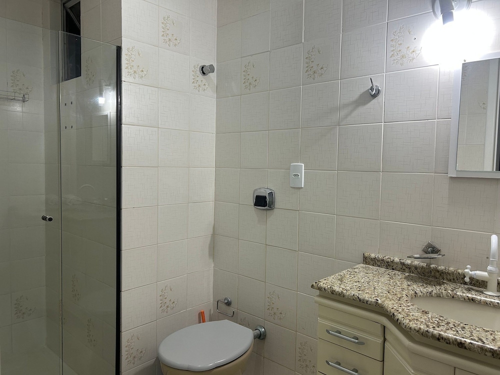 2 Bdrm apt 250m From the Beach in Center Sdc0601