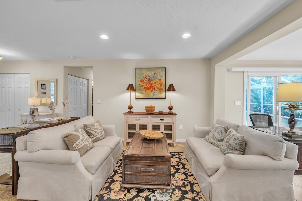 Comfy Home W/ Heated Pool Near Siesta Key Beach 2 Bedroom Home