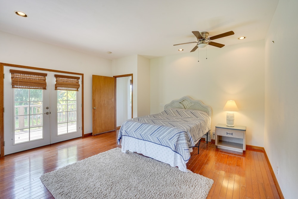 Hawaiian Retreat w/ Ocean Views in Captain Cook!