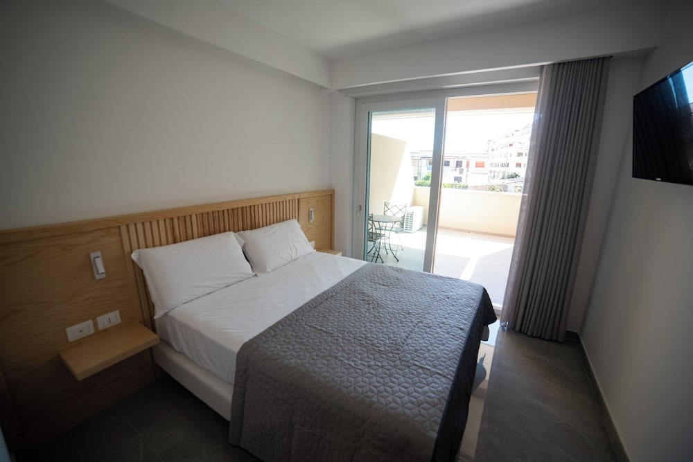 MIDDLE TOWN PALACE TROPEA