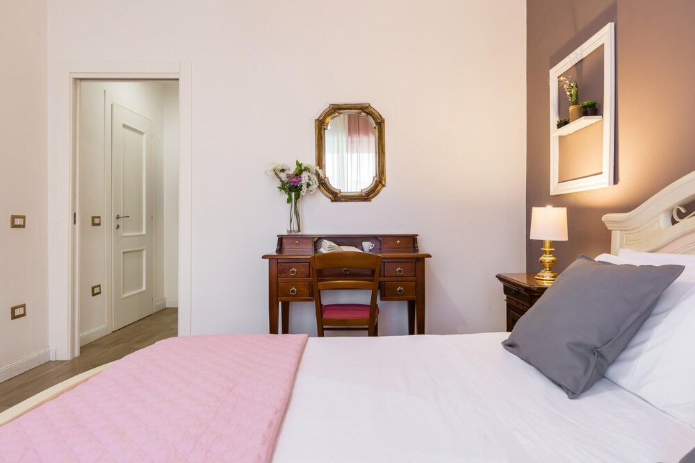 Bright Apartment With Private Parking Space