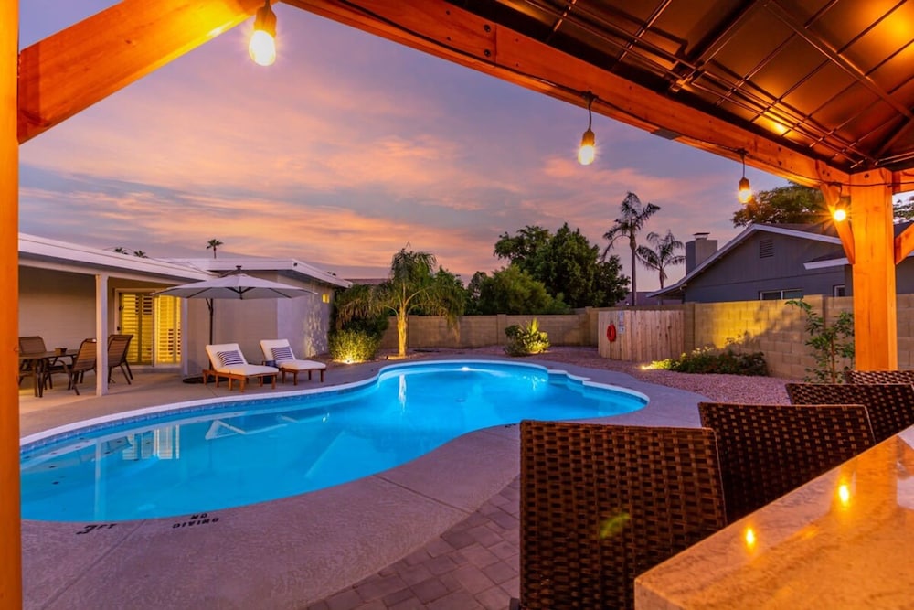 Cactus Glen Retreat Heated Pool Cabana Bar Gameroom