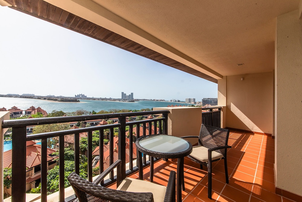 Exotic Apartments at Royal Amwaj