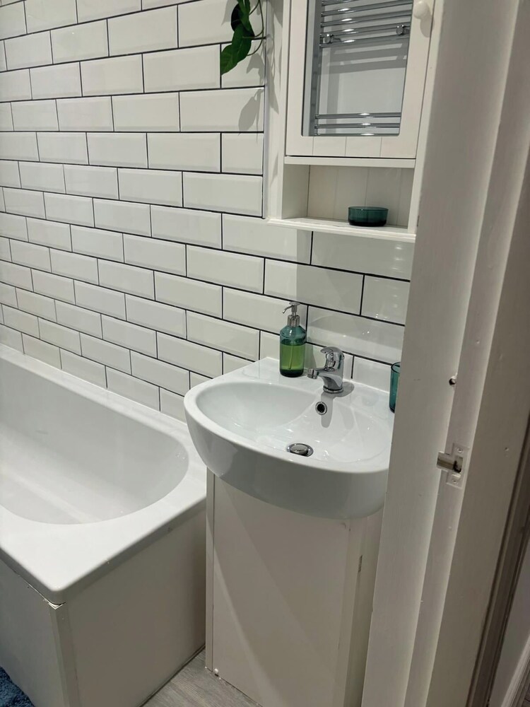 South Manchester 2-bed Apt With Ensuite, Sleeps 4