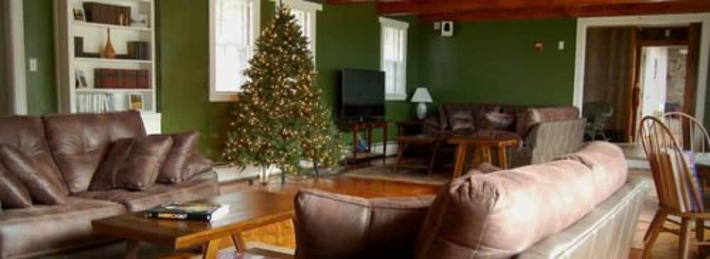 New Hampshire Mountain Inn