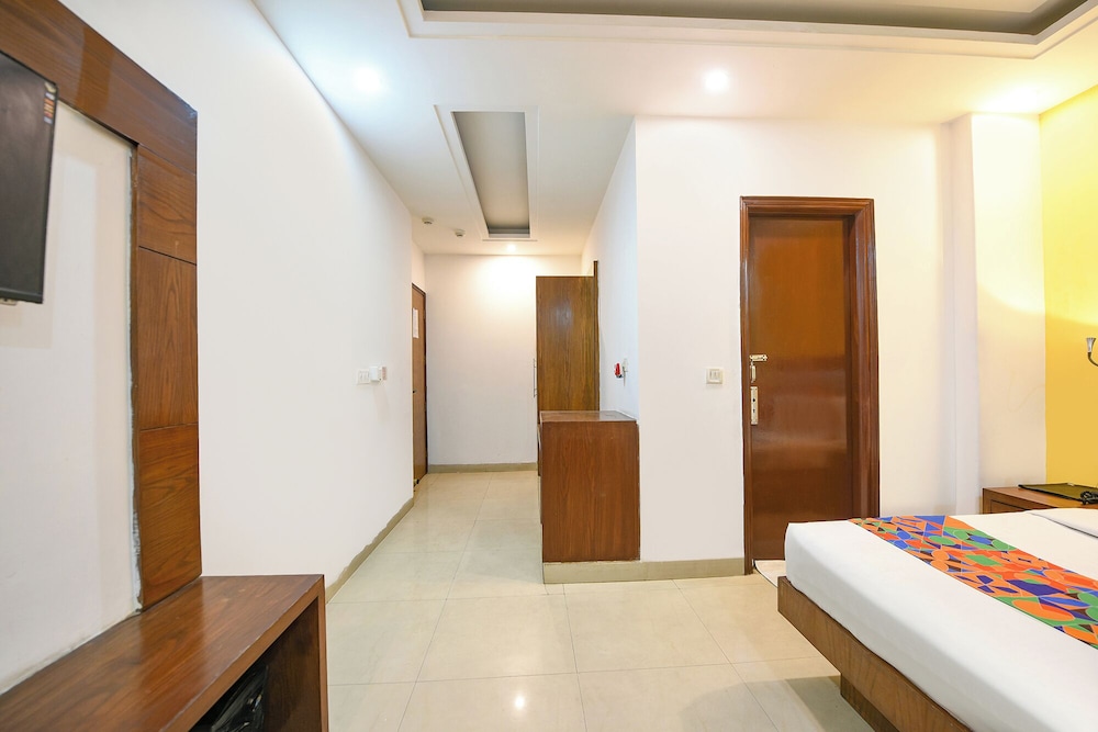 Fabhotel The Kings Plaza