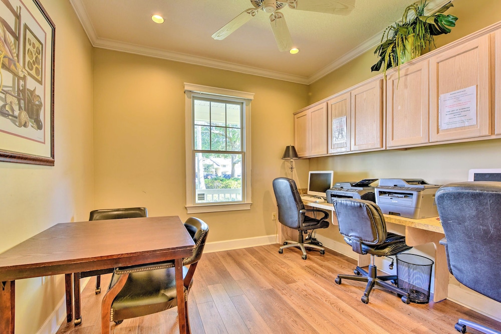 Condo w/ Amazing Amenities: 1 Mi to Beach! - Property Image 9