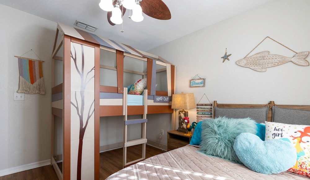 Amazing Family Townhouse Minutes From the Parks