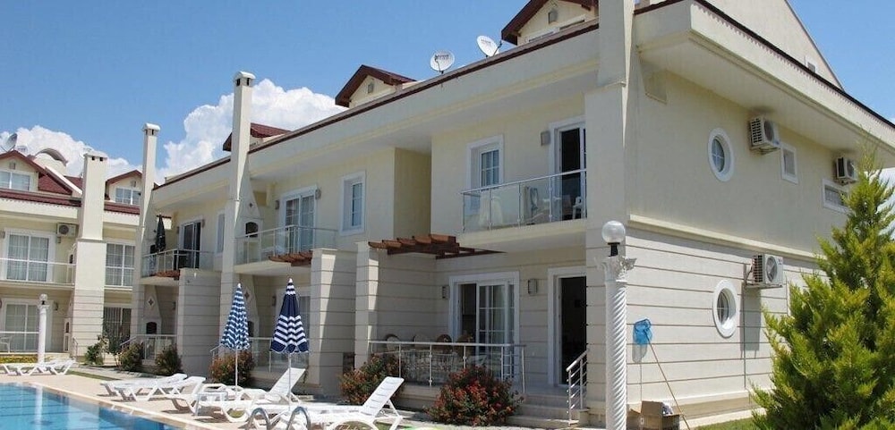Villa CEB1 by JoyLettings view 5