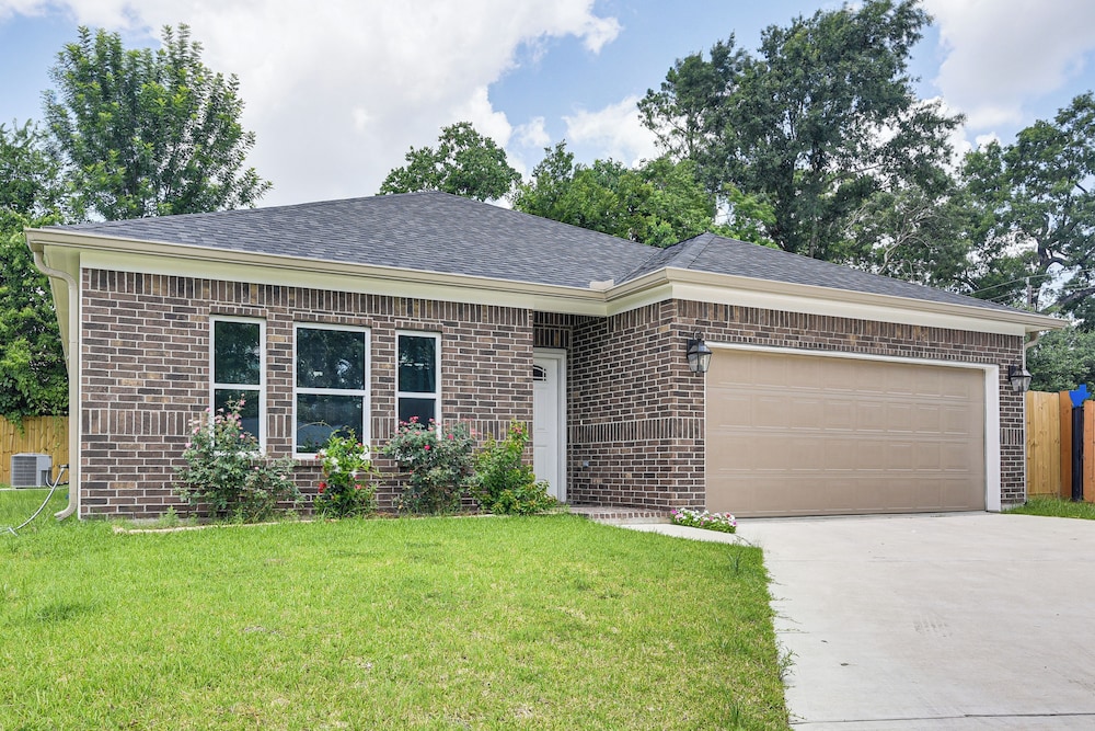 11 Mi to Dtwn Houston: Family Home w/ Yard