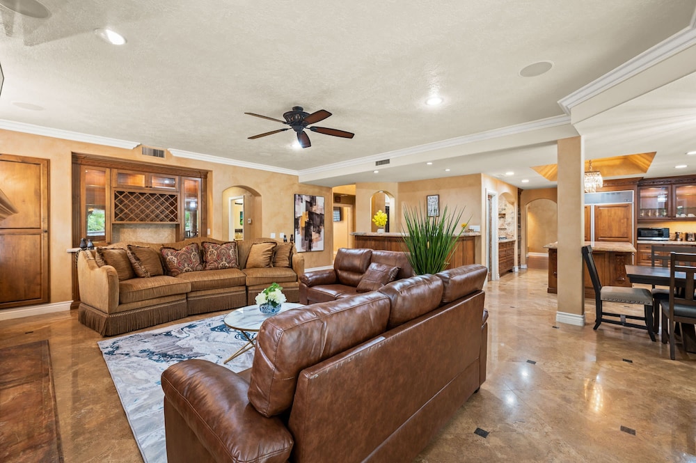 Elegant Villa Retreat Pool Garden Alfresco Lounge