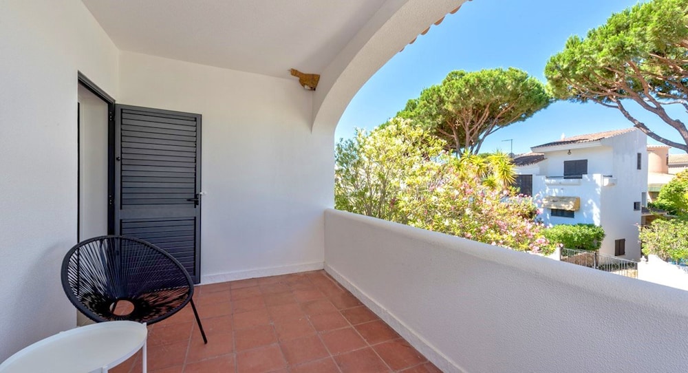 Old Village Area, Your Perfect Vilamoura Getaway, Private Pool, AC & Wifi