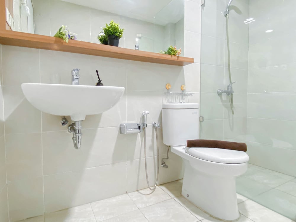 Minimalist 1Br Apartment At Mustika Golf Residence
