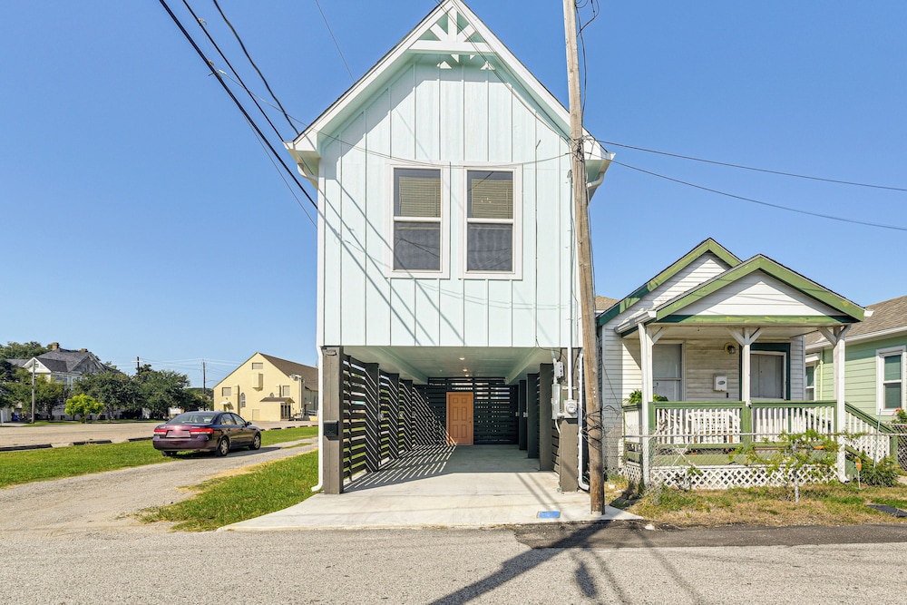 1 Mi to Galveston Beach, Seawall: New Tiny Home!