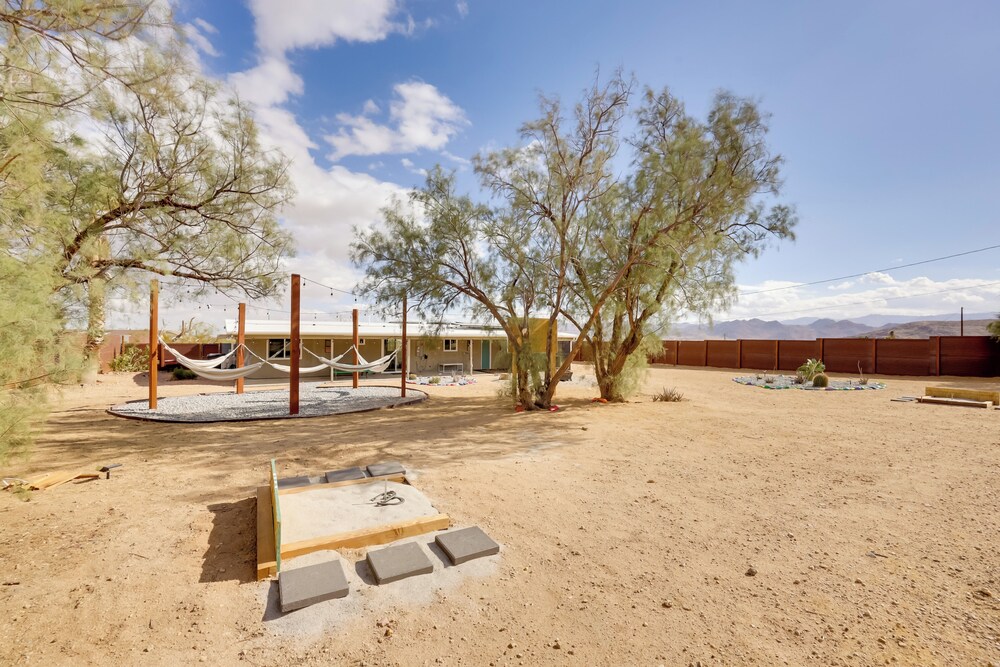 Mtn-view Home ~ 8 Mi to Joshua Tree Natl Park!