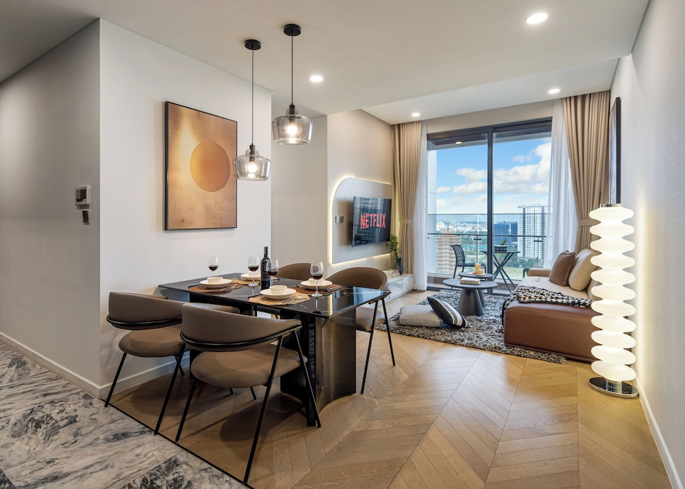 Lumiere Riverside by TrueStay