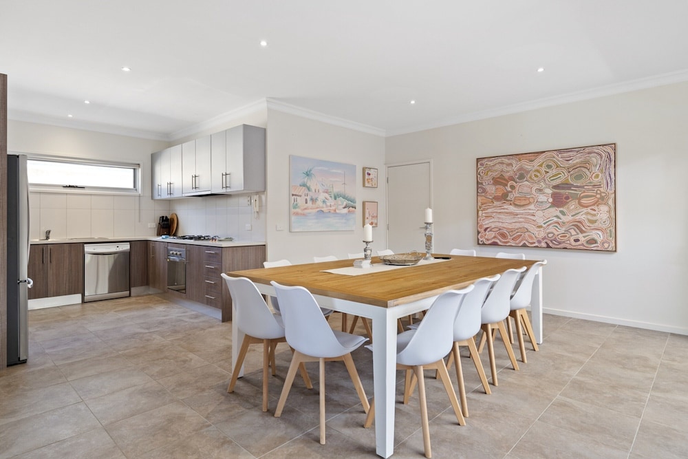 Seaside 3-bed Home, Direct Beach Access