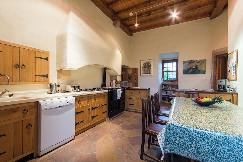 Historic 6-Bedrooms Castle Retreat