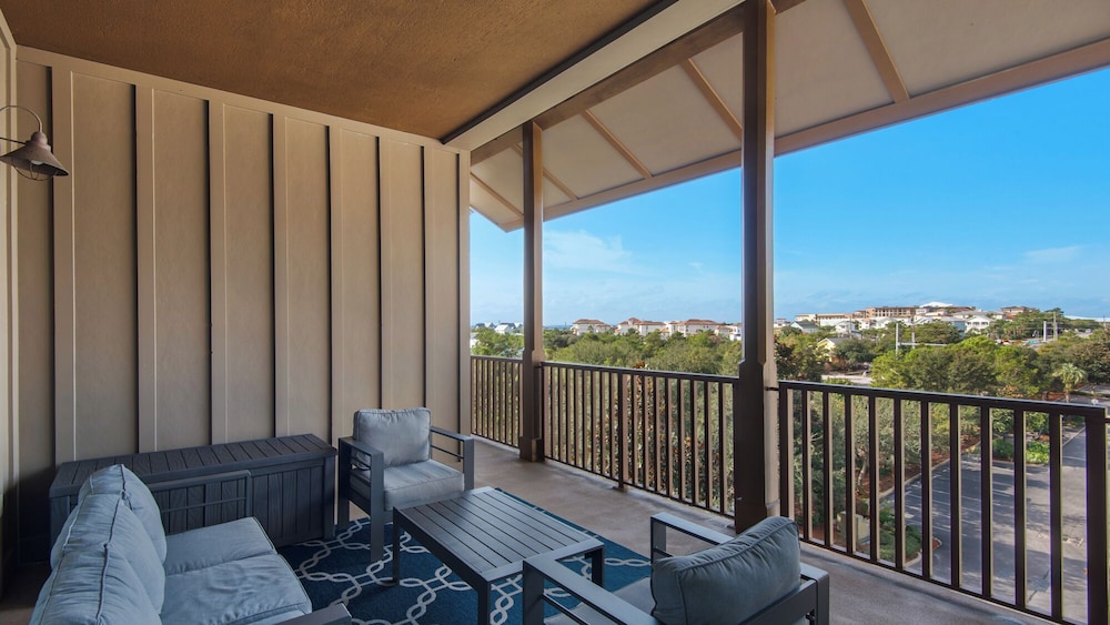 Coastal 3BR Condo With Pool & Shuttle : Snowbird Friendly!