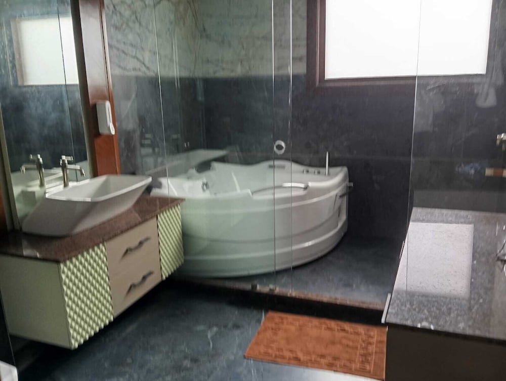 The Taj Mughal Courtyard Homestay