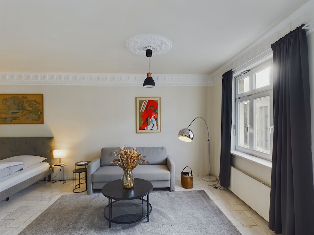 Art Apartments