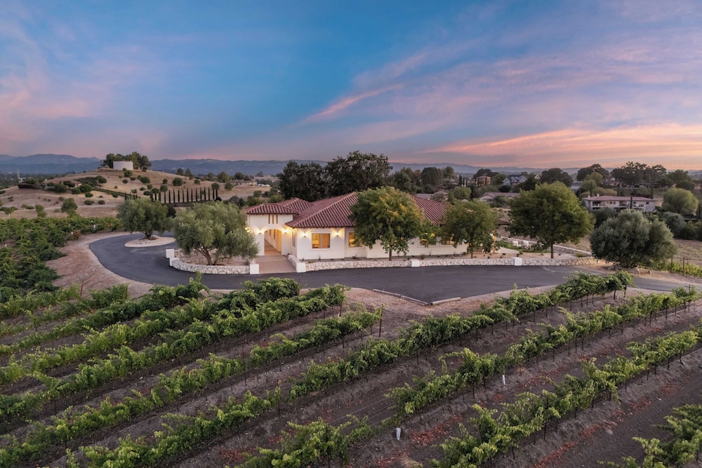 Wine Country Escape w/ Views + Wine Cellar & Gym Caterina Dusi Vineyard by Avantstay