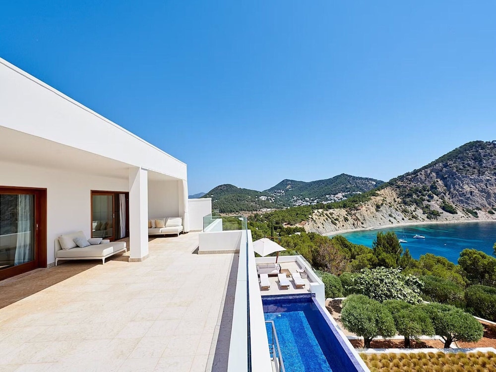 Magnificent Villa in Luxurious Retreat