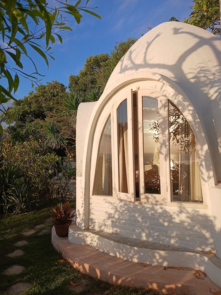 Mentigibay Dome Villa Lombok
