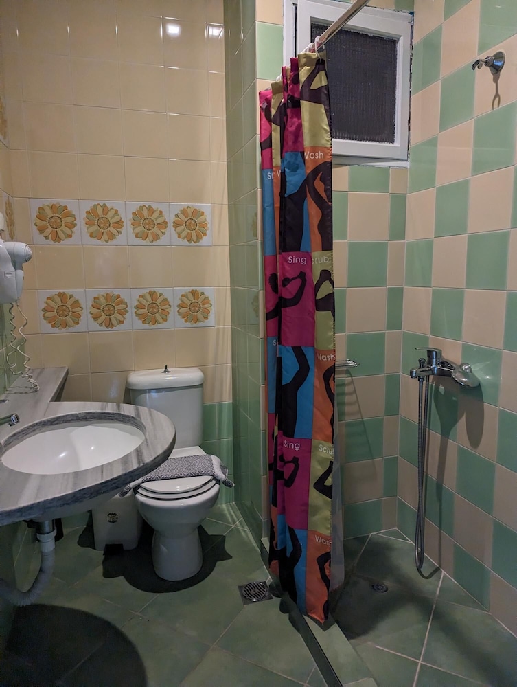 Okeania Seafront Rooms in Kamena Vourla