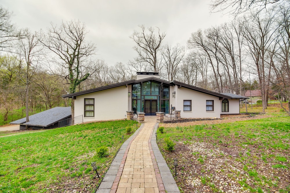 Sprawling Jefferson City Villa: Indoor Pool, Creek view 4