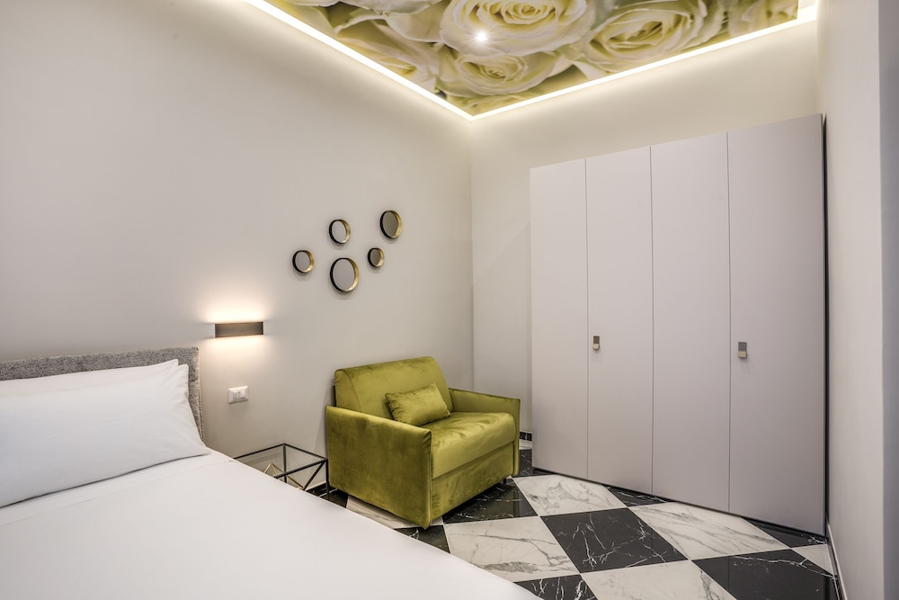 Golden Rose in Naples