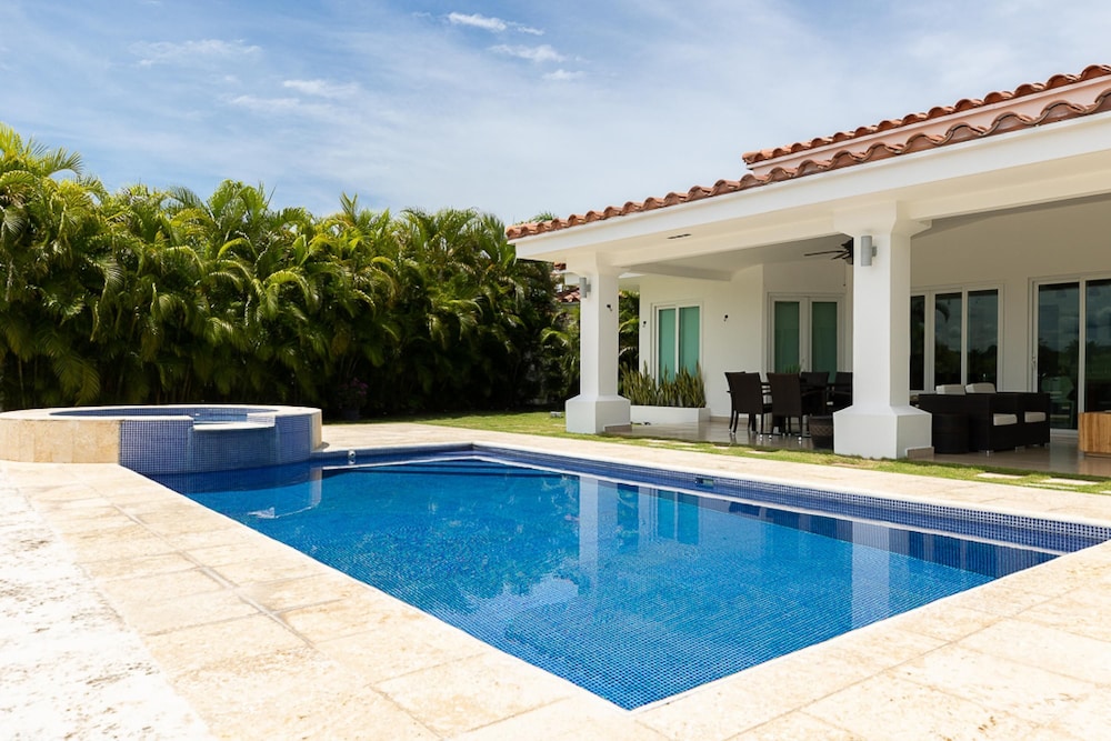The Golf Oasis Villa by Acomodo