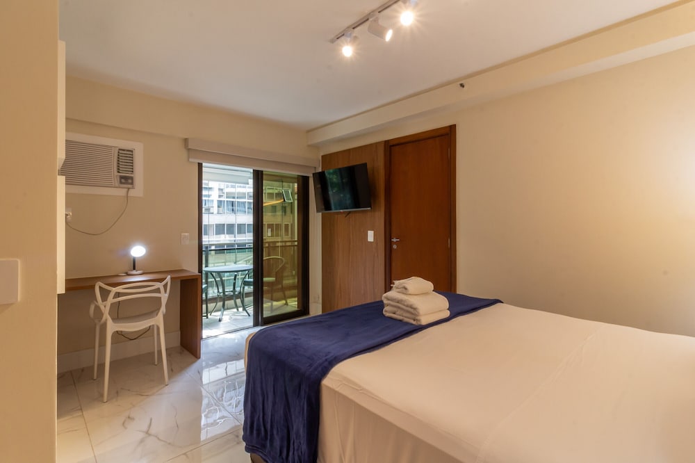 6 Minutes From Leblon Beach Gsm103