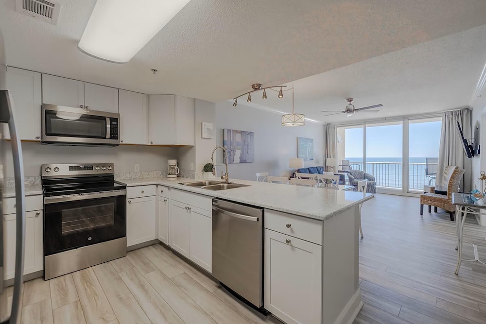 Majestic Beach Towers 1-503