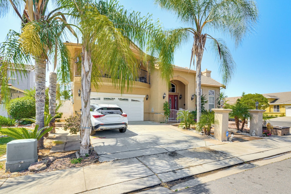 Golf, Fish & More: Cozy Safari Unit in Atwater!