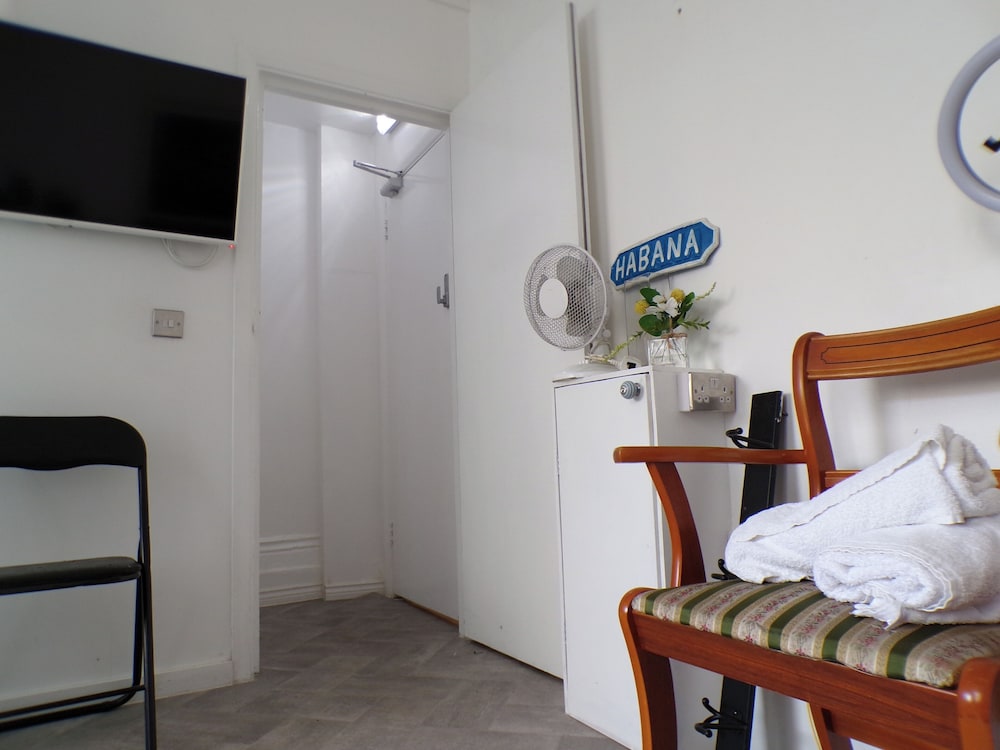 Apartmentsleeps4-west Kensington-petsok-parking