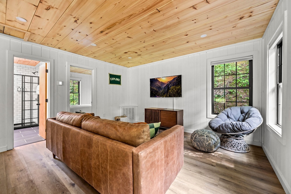 2bdrm Cabin 4 Gburg Pet Friendly Firepit Games