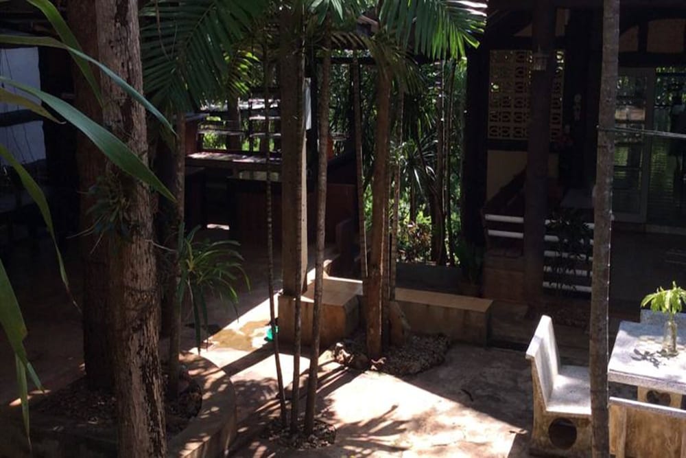 Sam's Jungle Guesthouse