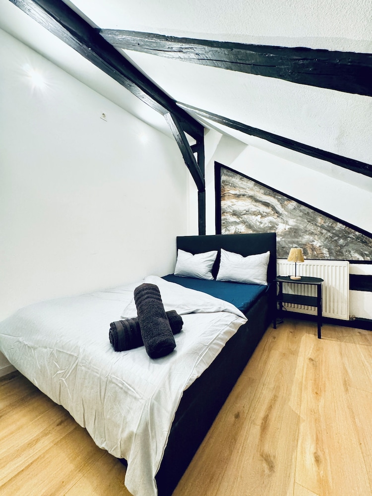 Comfortable Budget Room near Liesing