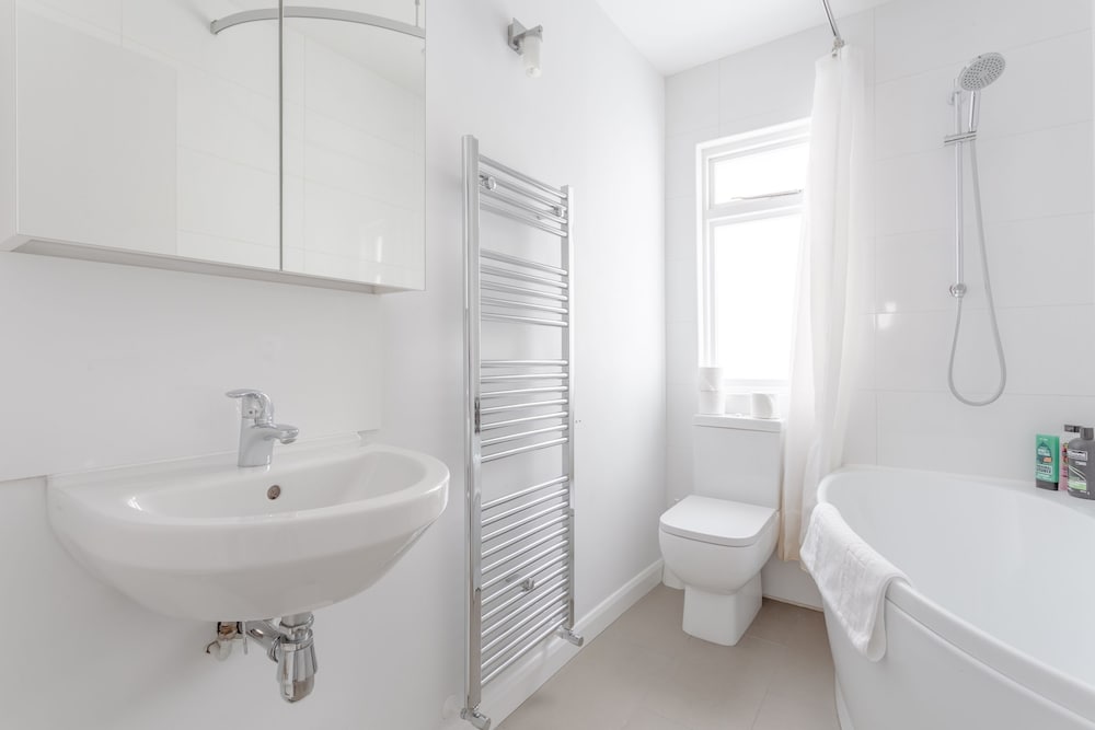 Bright & Airy 1 Bedroom Apartment in Central London