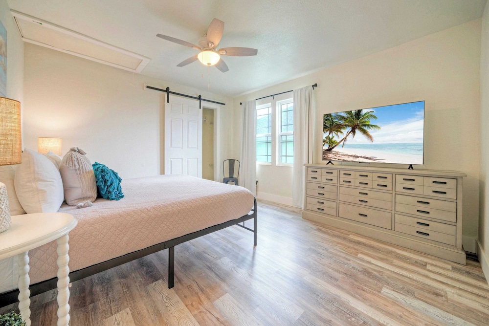 Near Beach & Dining in Golf Cart Zone + Private Balcony Salty Sunshine #B