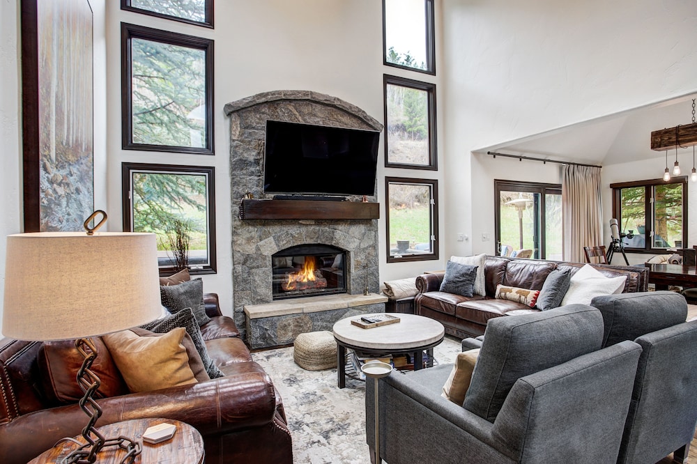 Exquisite, Private Mountain Home Retreat 4 Bedroom Home by RedAwning - Property Image 33